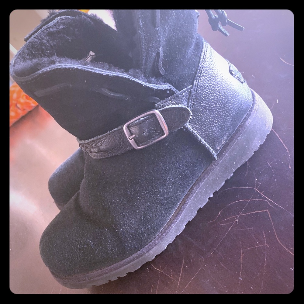 Black used UGG boots. Size 3 girls/ 5 adult